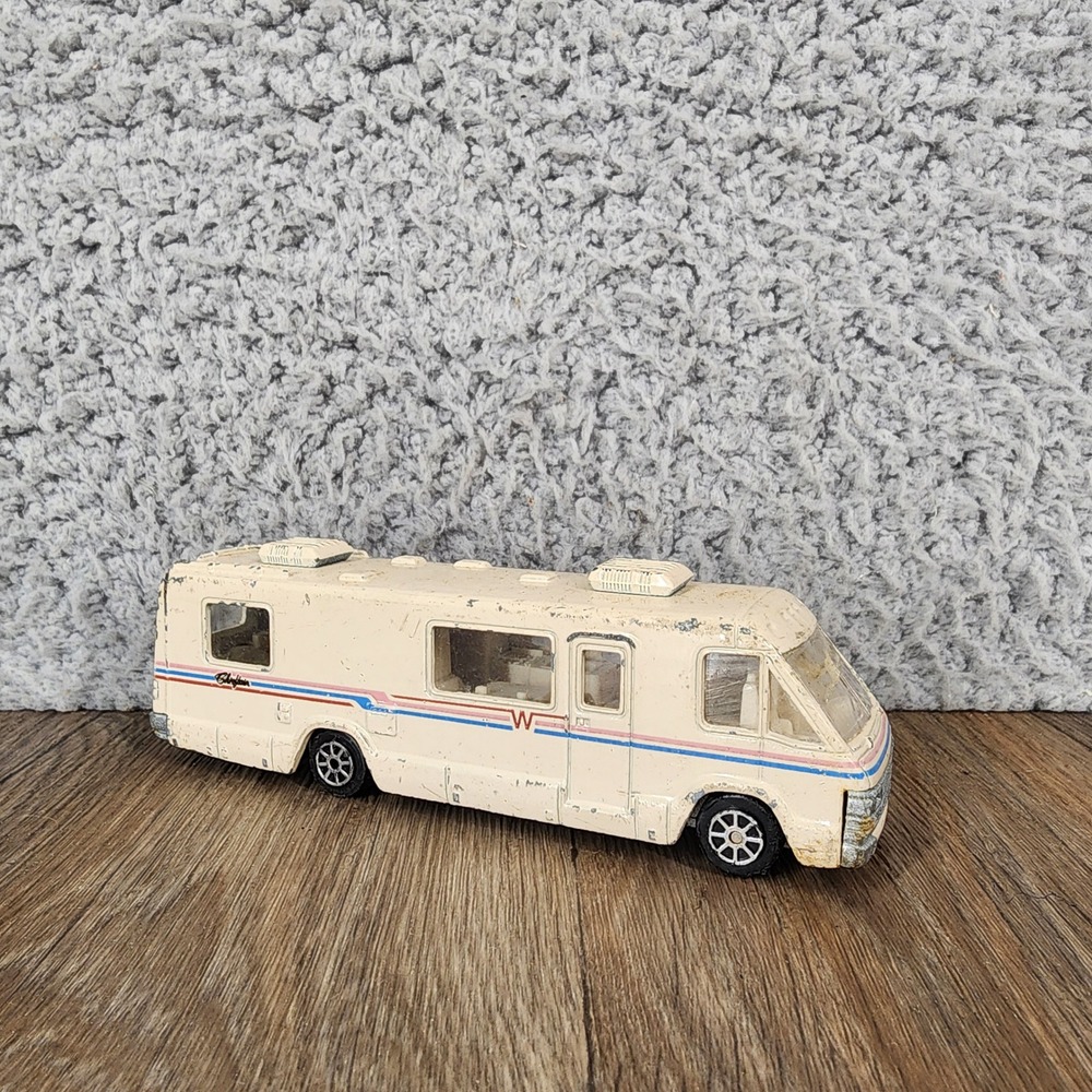 Vintage 1990 Road Champs Winnebago Chieftain Die-Cast RV Motorhome Cream 5"